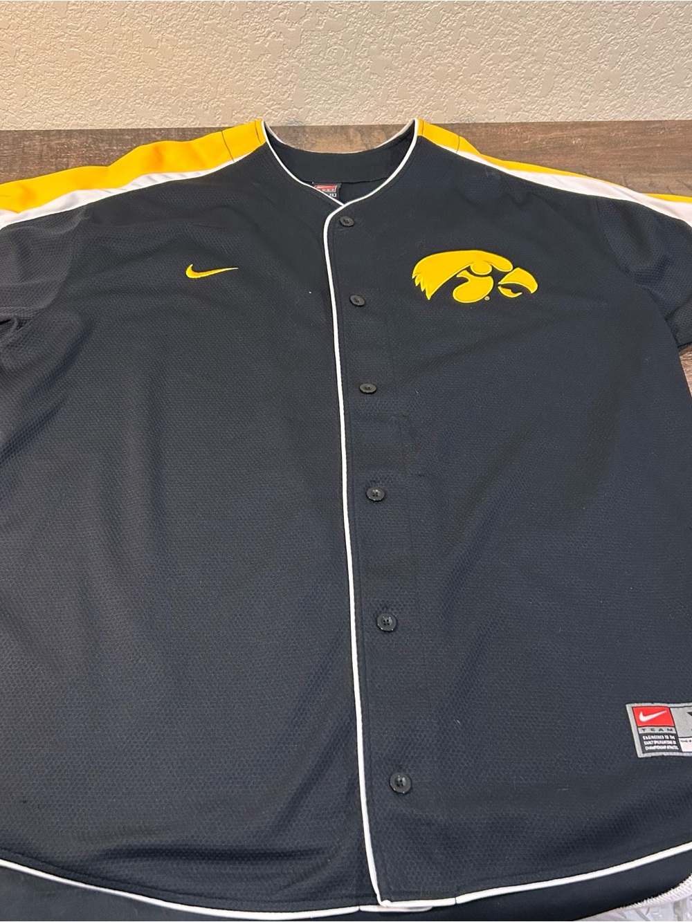 Nike Men’s Black & Gold Iowa Hawkeyes Baseball Jersey XL